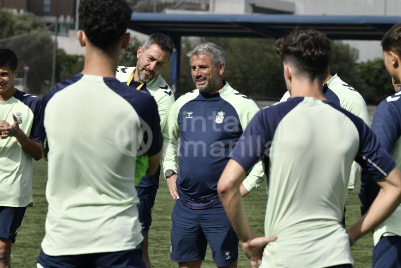 Fotos: El C amarillo se prepara para celebrar el título de Preferente