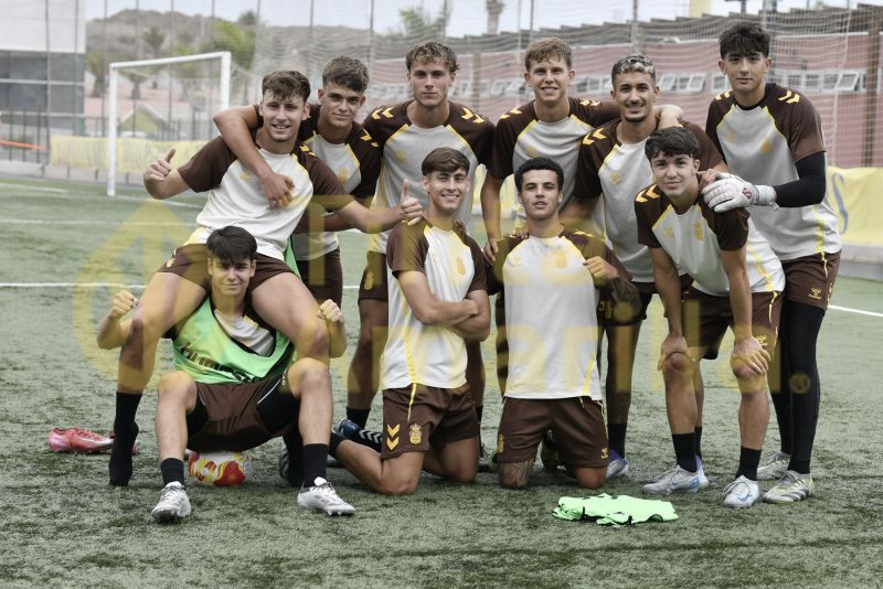 Fotos: Las Palmas C, a convertir en puntos sus buenas sensaciones