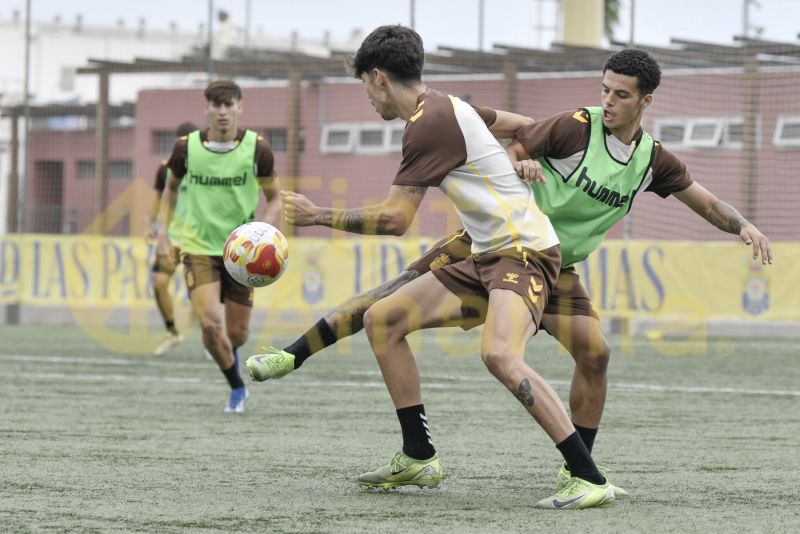 Fotos: Las Palmas C, a convertir en puntos sus buenas sensaciones