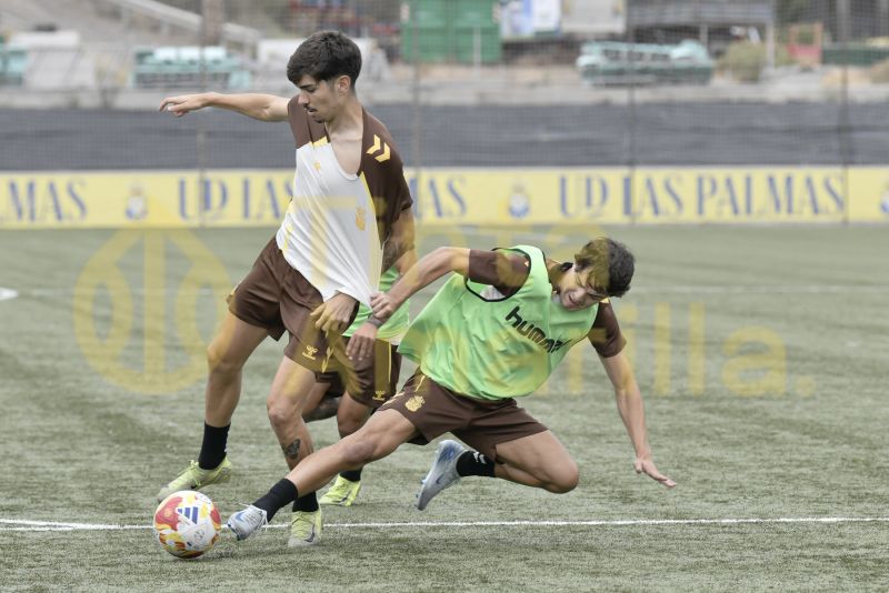 Fotos: Las Palmas C, a convertir en puntos sus buenas sensaciones