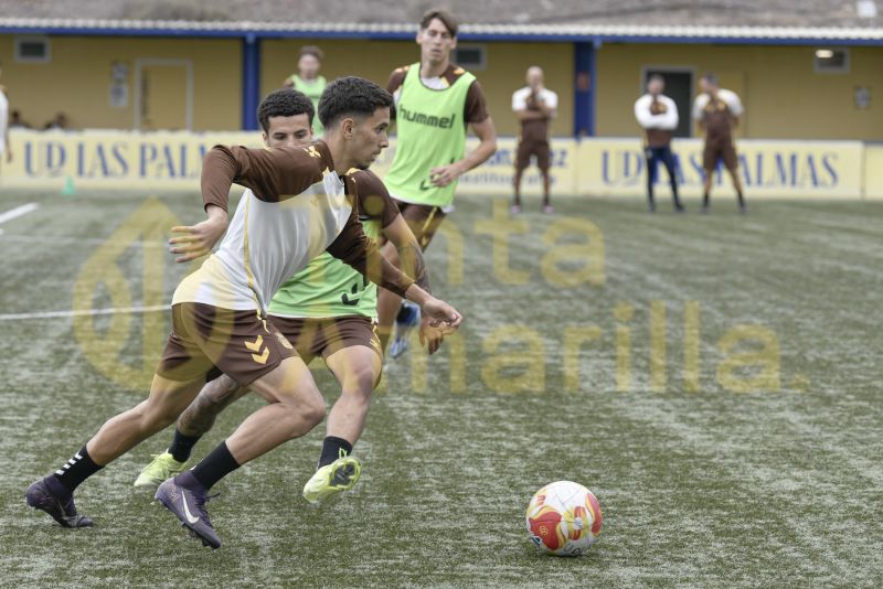 Fotos: Las Palmas C, a convertir en puntos sus buenas sensaciones