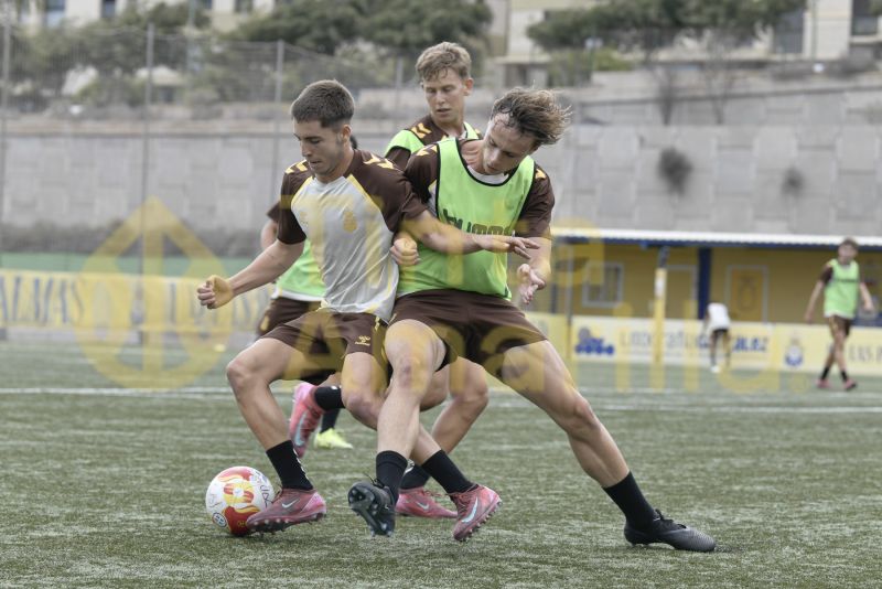 Fotos: Las Palmas C, a convertir en puntos sus buenas sensaciones