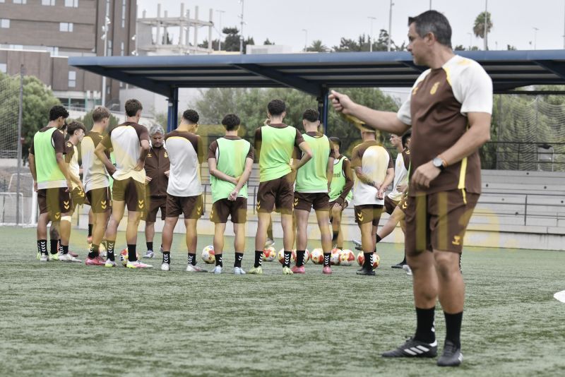 Fotos: Las Palmas C, a convertir en puntos sus buenas sensaciones