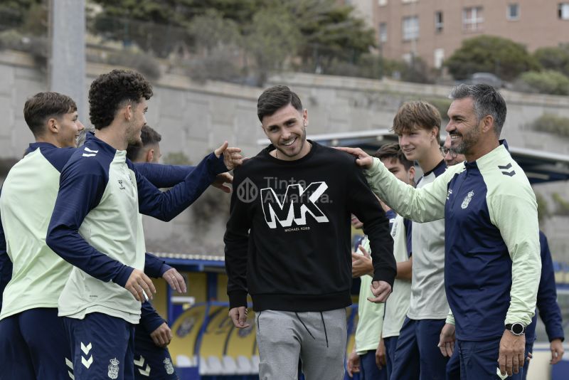 Las Palmas C forma un pasillo en la despedida de David Rodríguez