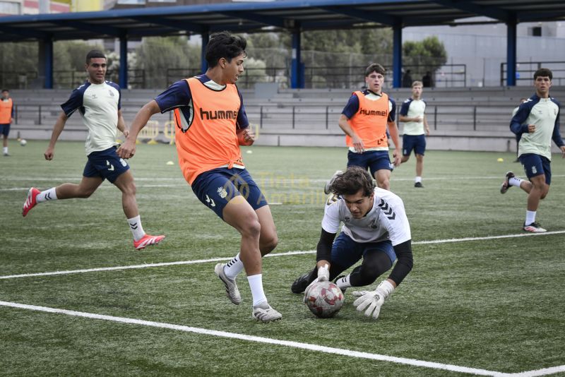 El juvenil prepara con optimismo su primer cruce con el Betis