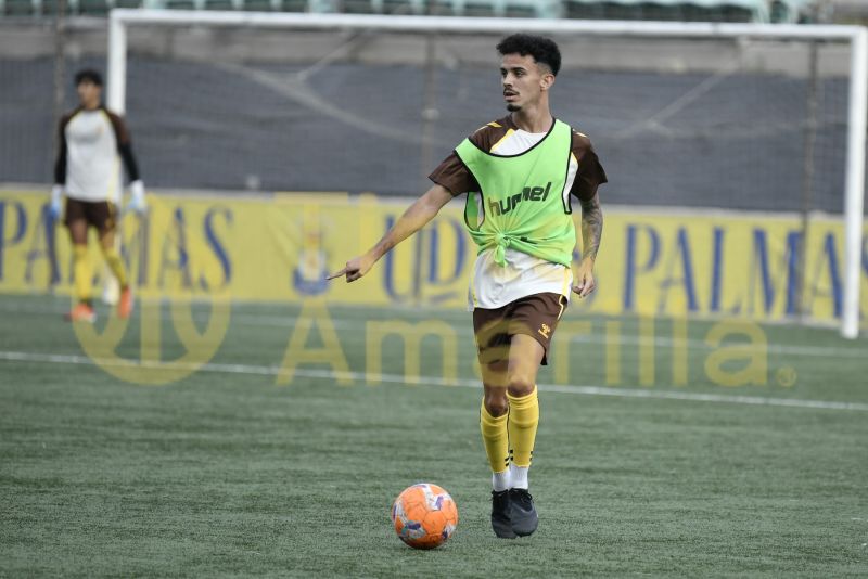 Fotos: Las Palmas C comprueba el nivel del juvenil de honor de la UD