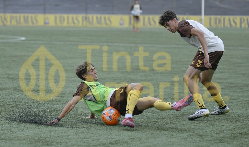 Fotos: Las Palmas C comprueba el nivel del juvenil de honor de la UD