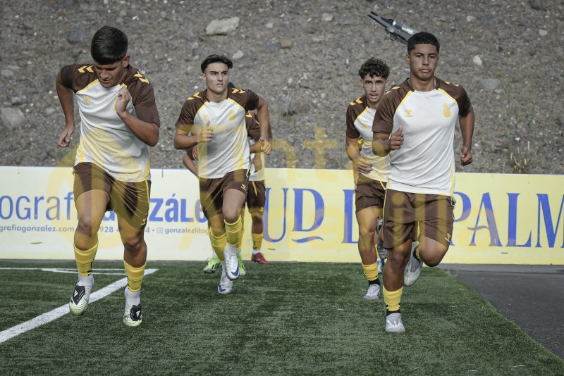 Fotos: Las Palmas C comprueba el nivel del juvenil de honor de la UD