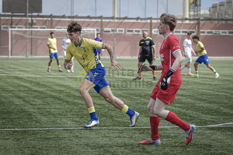  Fotos: El juvenil B de la UD golea a un equipo islandés en el Anexo (5-2)