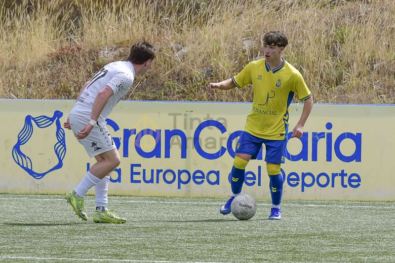  Fotos: El juvenil B de la UD golea a un equipo islandés en el Anexo (5-2)
