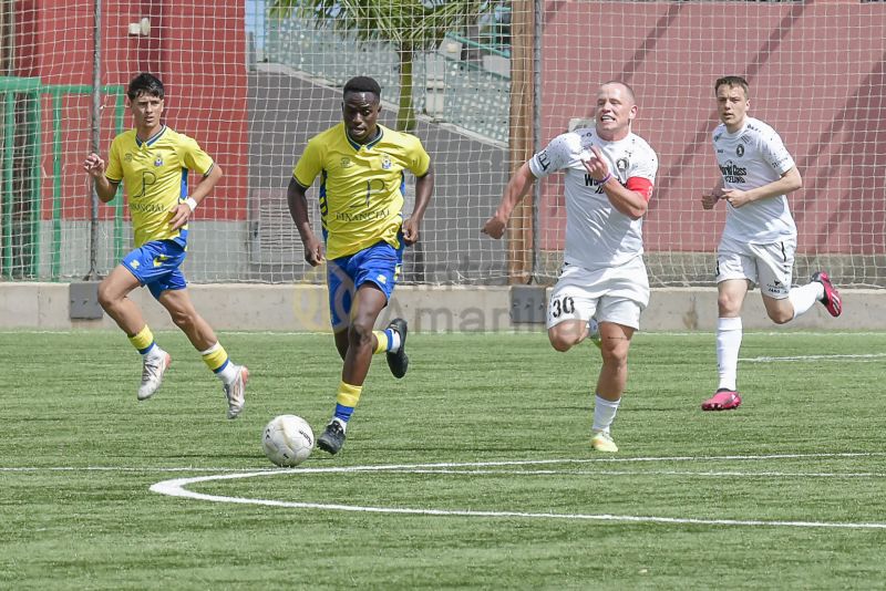  Fotos: El juvenil B de la UD golea a un equipo islandés en el Anexo (5-2)