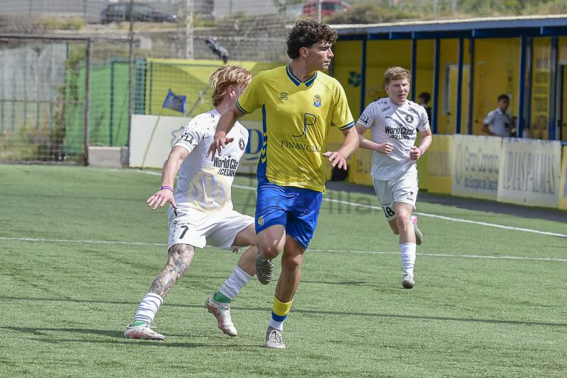  Fotos: El juvenil B de la UD golea a un equipo islandés en el Anexo (5-2)