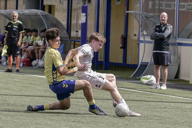  Fotos: El juvenil B de la UD golea a un equipo islandés en el Anexo (5-2)