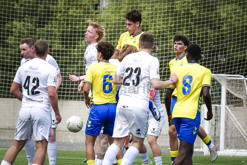  Fotos: El juvenil B de la UD golea a un equipo islandés en el Anexo (5-2)