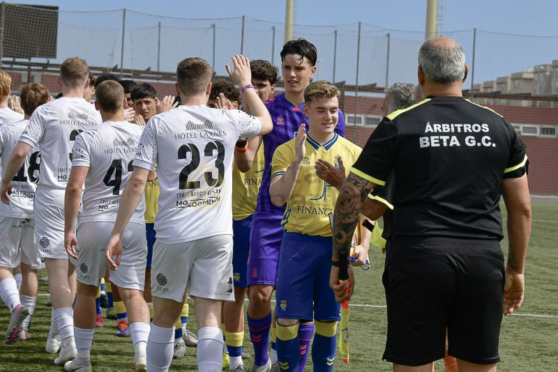  Fotos: El juvenil B de la UD golea a un equipo islandés en el Anexo (5-2)