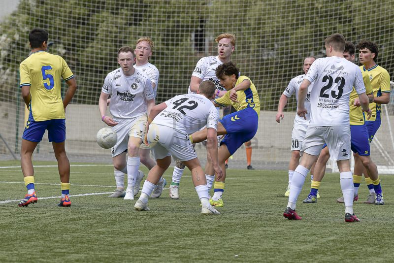  Fotos: El juvenil B de la UD golea a un equipo islandés en el Anexo (5-2)