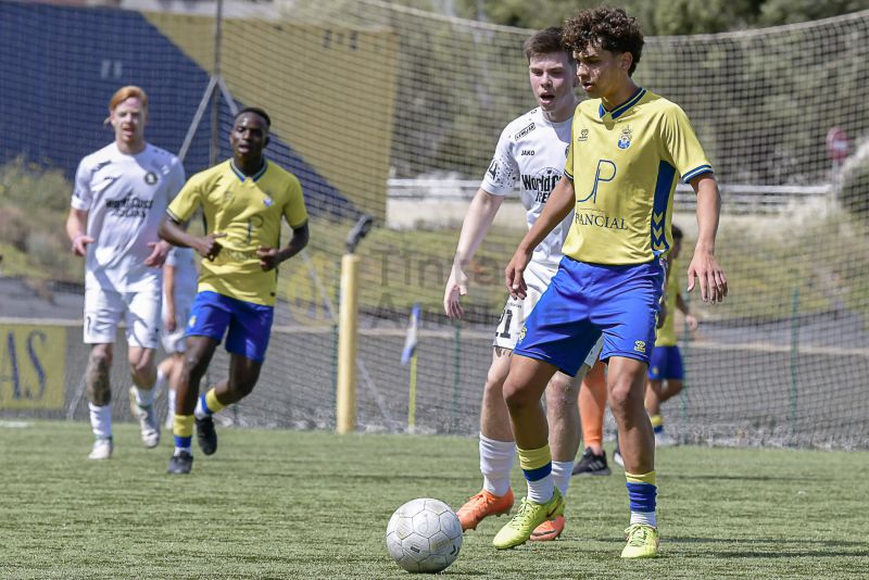  Fotos: El juvenil B de la UD golea a un equipo islandés en el Anexo (5-2)