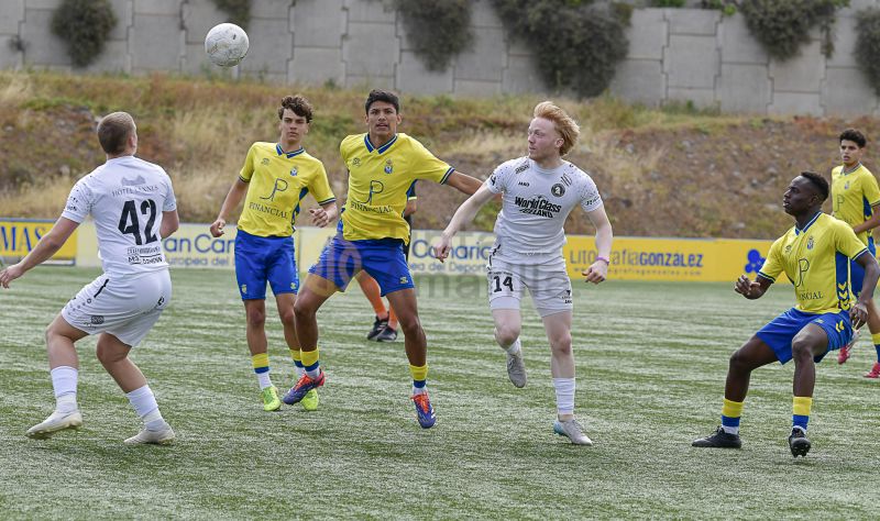  Fotos: El juvenil B de la UD golea a un equipo islandés en el Anexo (5-2)