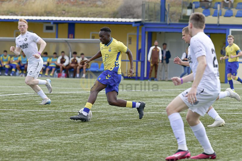  Fotos: El juvenil B de la UD golea a un equipo islandés en el Anexo (5-2)