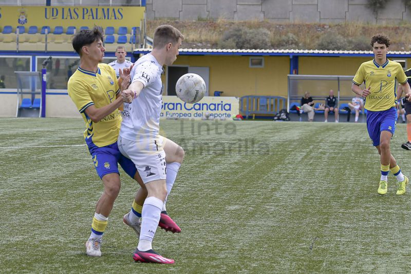  Fotos: El juvenil B de la UD golea a un equipo islandés en el Anexo (5-2)