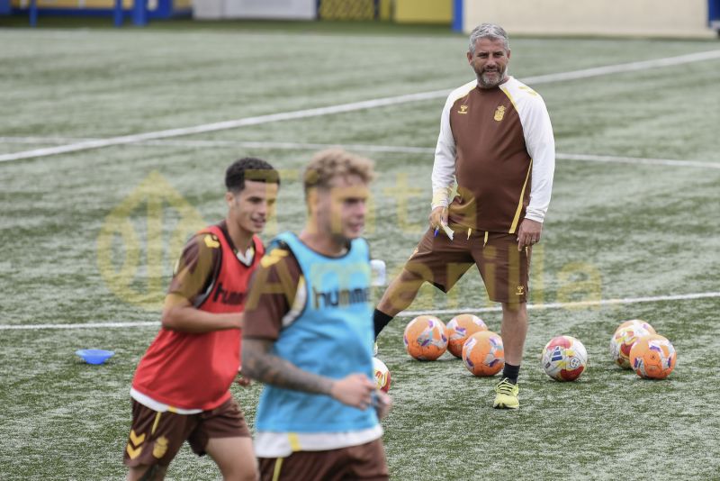 Fotos: Las Palmas C se prepara para un derbi inédito en Tercera RFEF