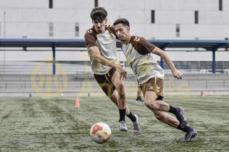 Fotos: Las Palmas C se prepara para un derbi inédito en Tercera RFEF
