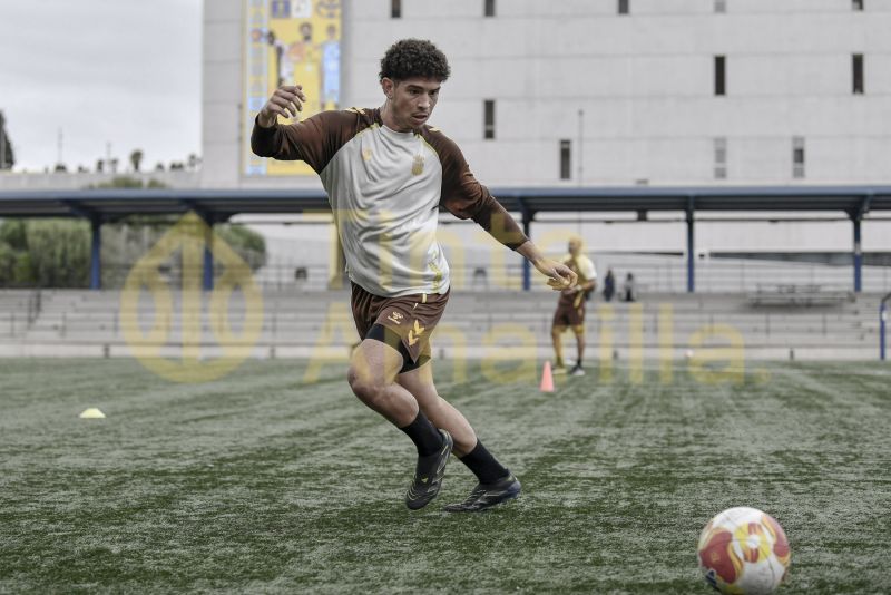 Fotos: Las Palmas C se prepara para un derbi inédito en Tercera RFEF
