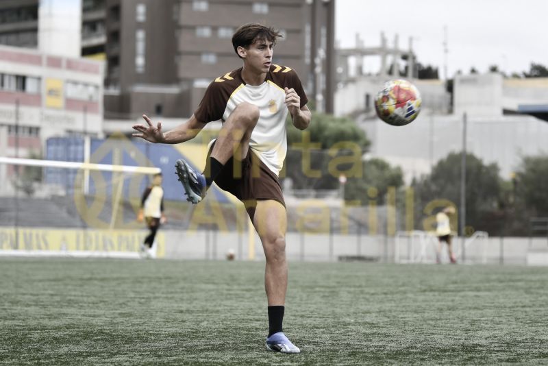 Fotos: Las Palmas C se prepara para un derbi inédito en Tercera RFEF