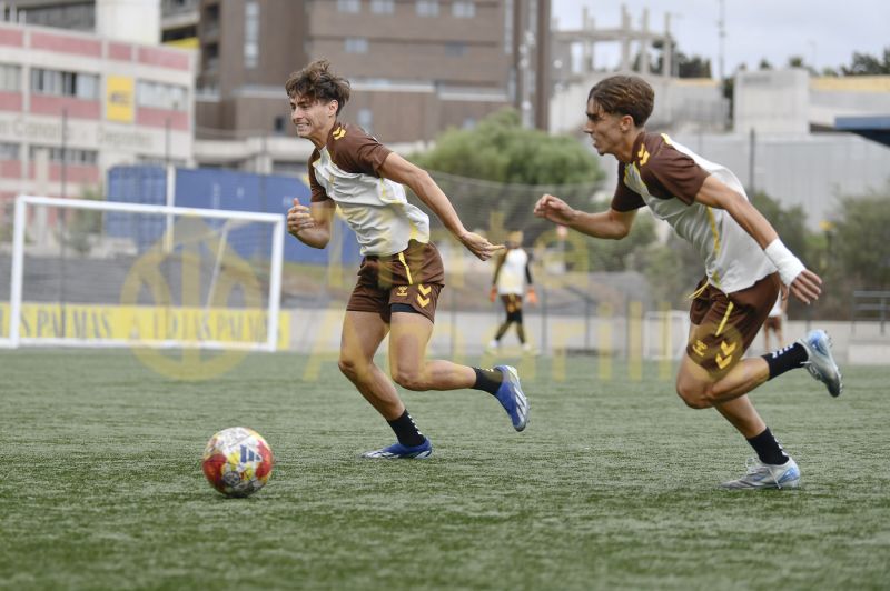 Fotos: Las Palmas C se prepara para un derbi inédito en Tercera RFEF