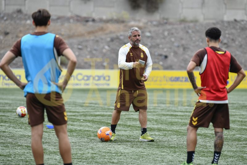 Robaina pide a sus jugadores mentalidad equilibrada en el derbi con el Tenerife C