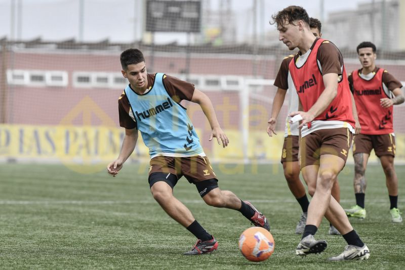 Fotos: Las Palmas C se prepara para un derbi inédito en Tercera RFEF