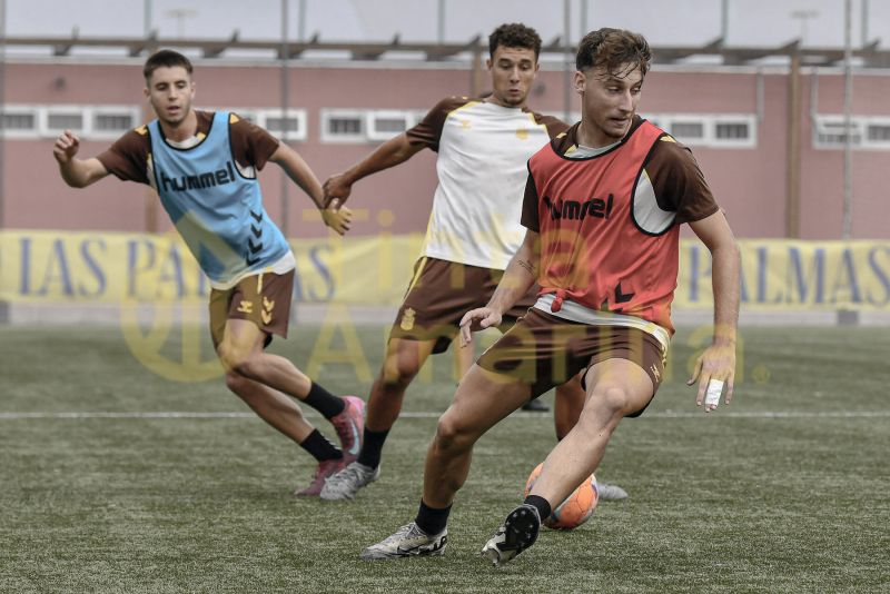 Fotos: Las Palmas C se prepara para un derbi inédito en Tercera RFEF