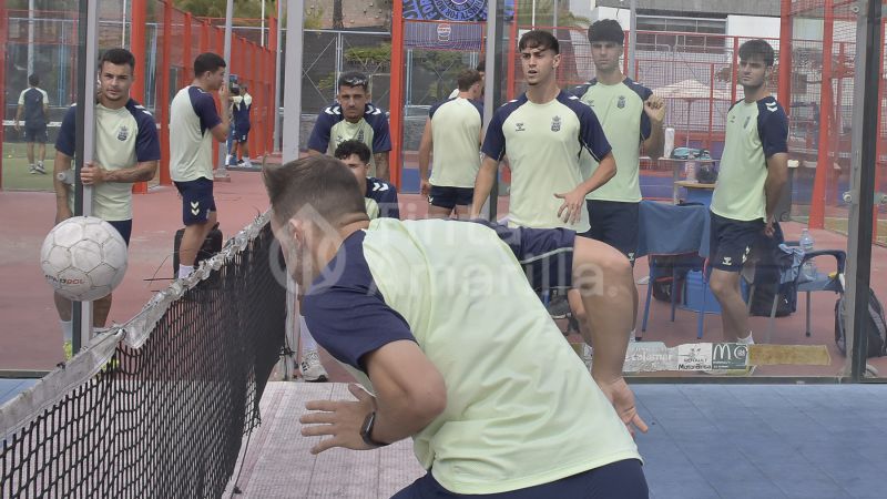 Fotos: El filial abandona por un día las botas de taco