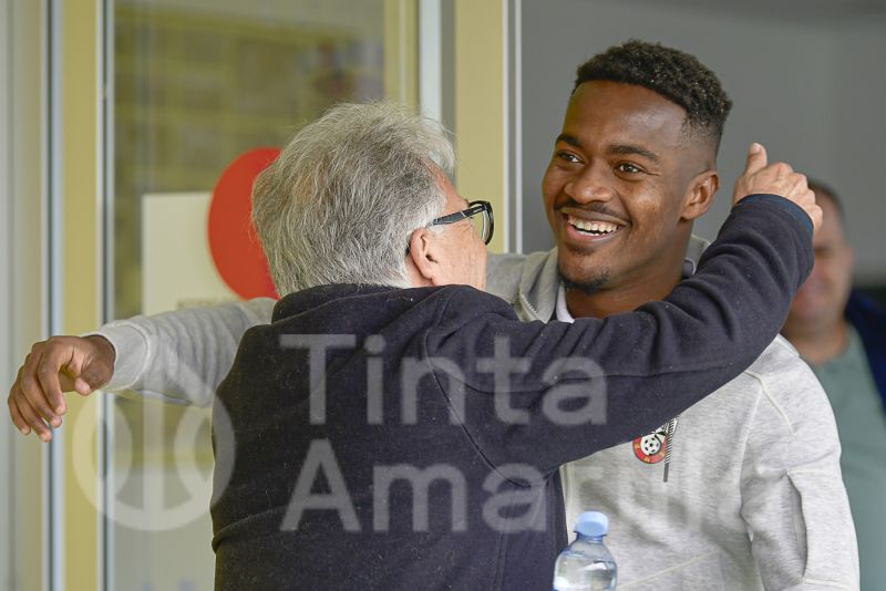 Fotos: El detalle de Bassinga, que no olvida a sus mentores y sus orígenes