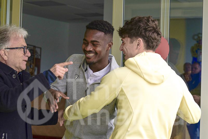 Fotos: El detalle de Bassinga, que no olvida a sus mentores y sus orígenes