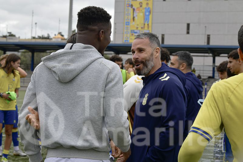 Fotos: El detalle de Bassinga, que no olvida a sus mentores y sus orígenes