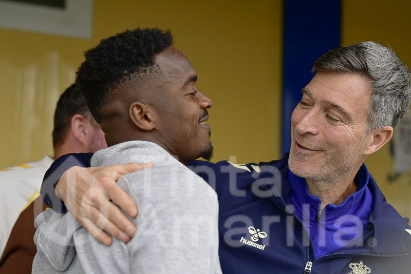 Fotos: El detalle de Bassinga, que no olvida a sus mentores y sus orígenes