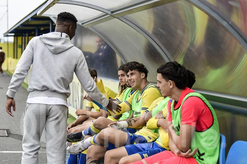 Fotos: El detalle de Bassinga, que no olvida a sus mentores y sus orígenes