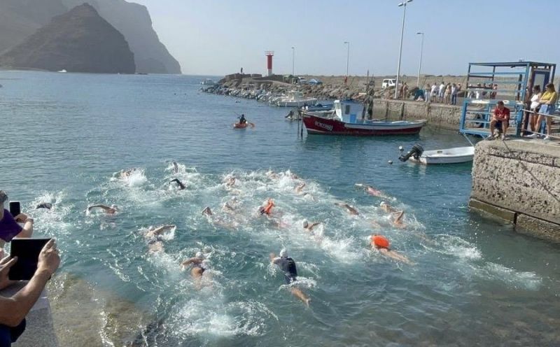 180 nadadores en las aguas abiertas de La Aldea
