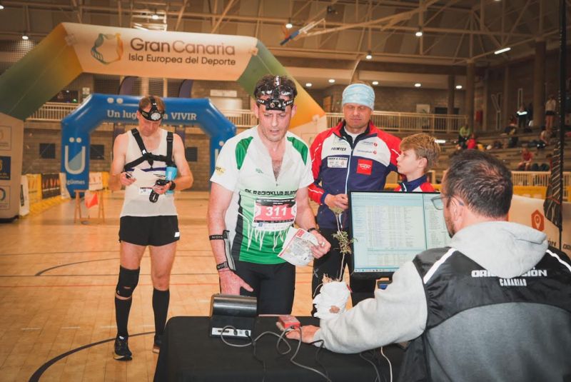 400 corredores surcan Agüimes en una noche con magia