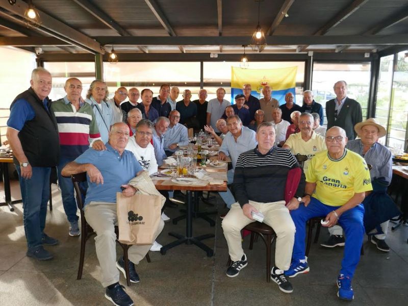 Almuerzo entre compañeros de filiales