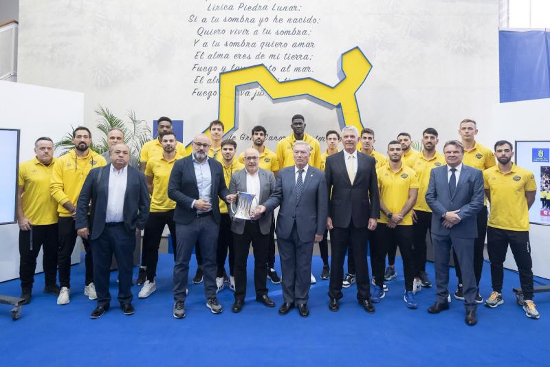 El Guaguas brinda la Copa al Cabildo de Gran Canaria