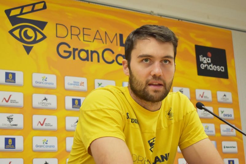 Tobey espera meter triples para que la defensa de Tavares dude