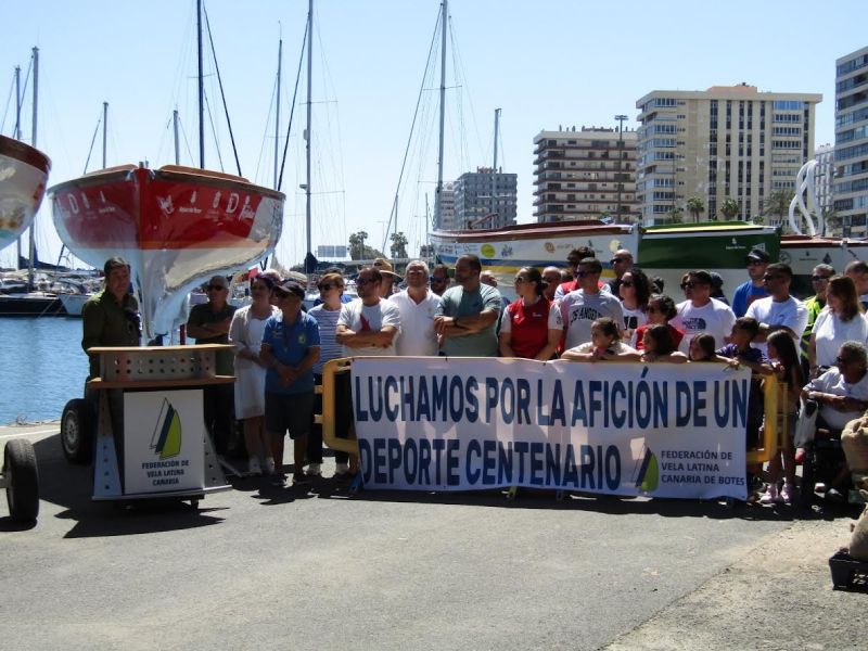 Los 13 botes hacen jornada de protesta