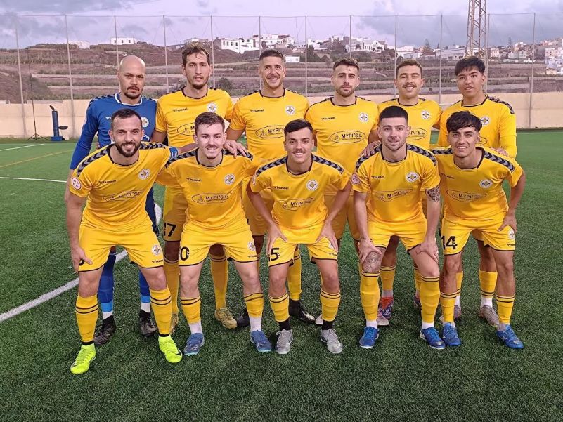 0-3: El Villa recibe un balón de oxígeno con tres goles de Santi Domínguez