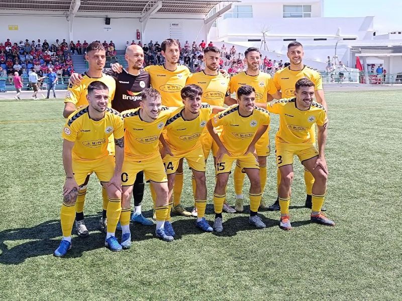 El Villa tiene aún la leche en el caldero