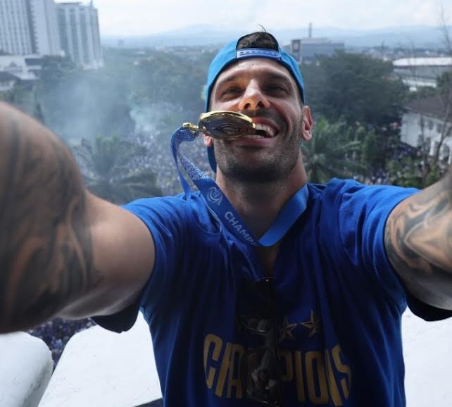 Tyronne del Pino está de celebraciones