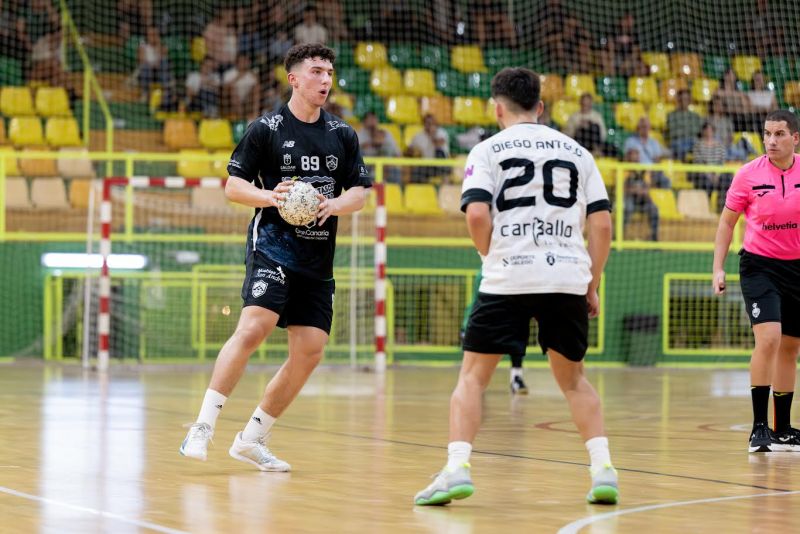 El Gáldar apuesta por el futuro del central Álvaro Díaz