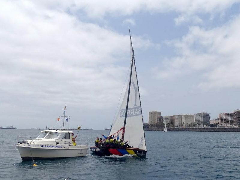 El Agüimes gana su regata aplazada y no pierde la estela del título