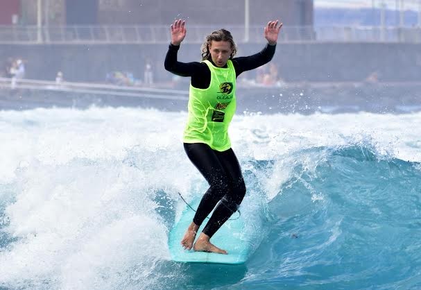 Julieta Rodríguez y Martín García, campeones nacionales de Longboard Sub 18